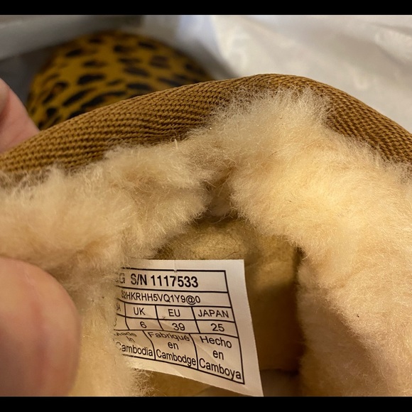 BNIB Authentic Ugg Woman’s Ultra Mini Leopard Boots - Picture 7 of 16